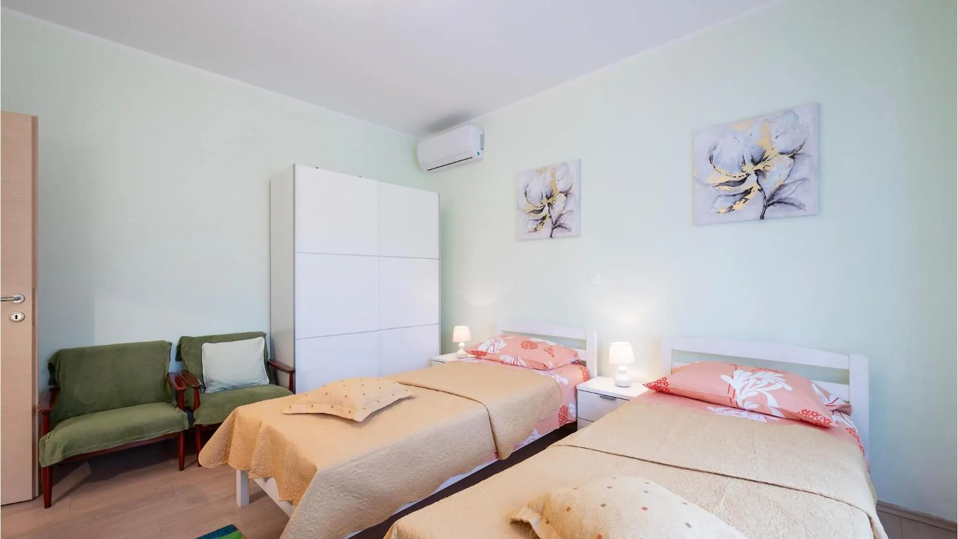 Lovely Apartment In Pula With Wi-Fi 0*,
